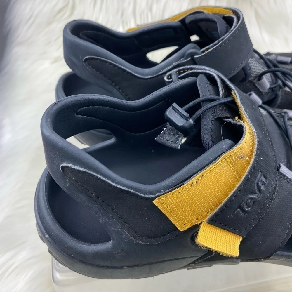 TEVA HIKING SANDALS SIZE 10 MAN